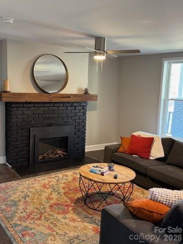806 4th Street Drive NW, Hickory, NC 28601