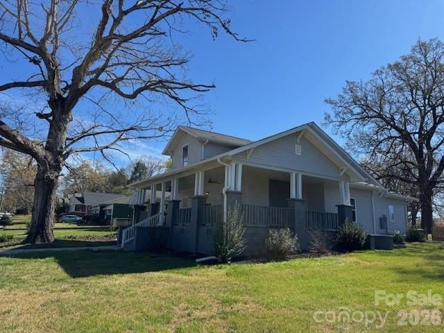 806 4th Street Drive NW, Hickory, NC 28601