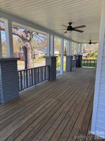 806 4th Street Drive NW, Hickory, NC 28601