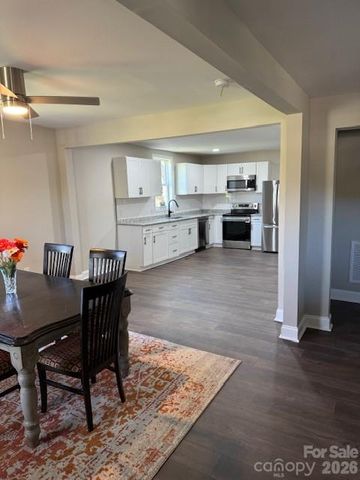 806 4th Street Drive NW, Hickory, NC 28601