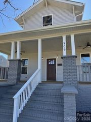 806 4th Street Drive NW, Hickory, NC 28601