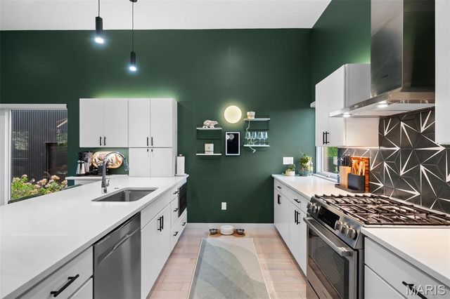 3738 Olive Street, St Louis, MO 63108