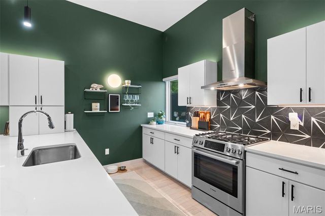 3738 Olive Street, St Louis, MO 63108