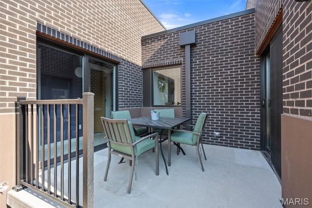 3738 Olive Street, St Louis, MO 63108