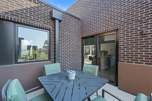 3738 Olive Street, St Louis, MO 63108