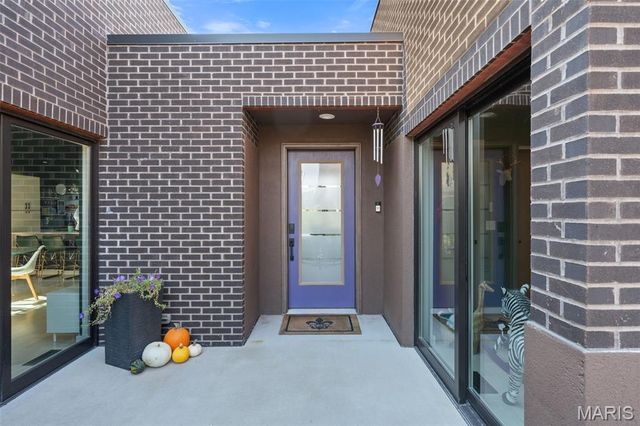 3738 Olive Street, St Louis, MO 63108