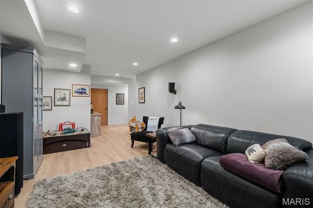 3738 Olive Street, St Louis, MO 63108