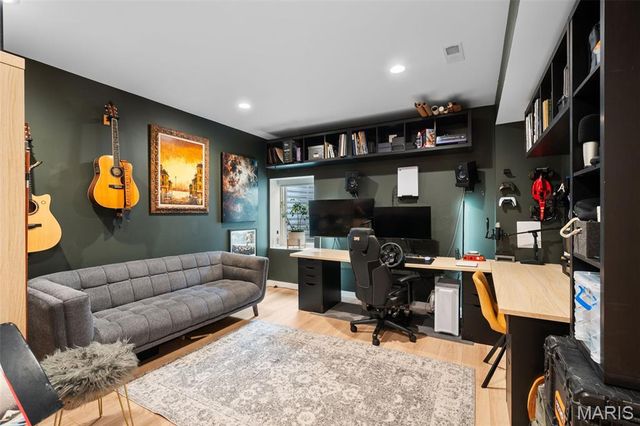 3738 Olive Street, St Louis, MO 63108