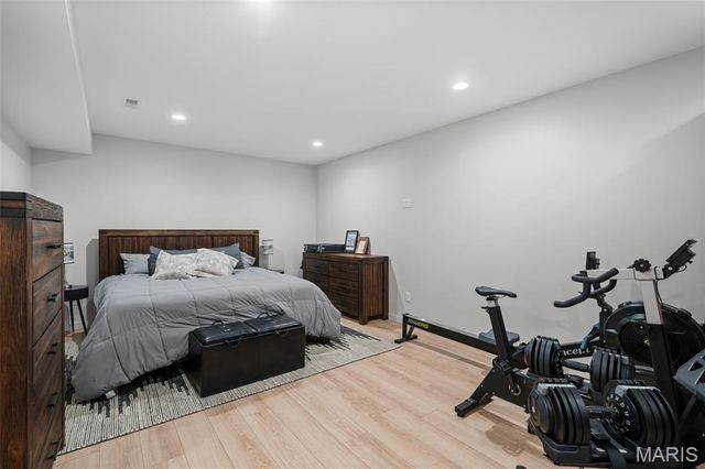 3738 Olive Street, St Louis, MO 63108