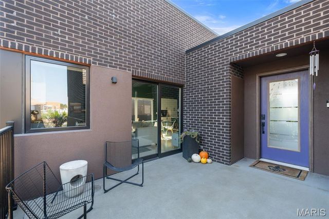 3738 Olive Street, St Louis, MO 63108