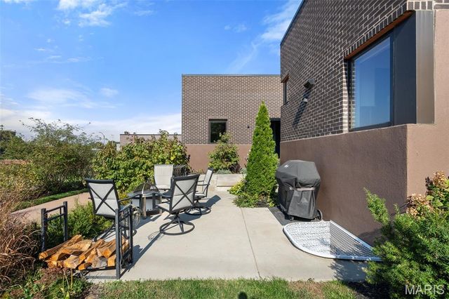 3738 Olive Street, St Louis, MO 63108
