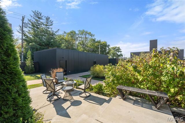 3738 Olive Street, St Louis, MO 63108