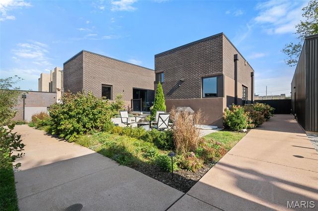 3738 Olive Street, St Louis, MO 63108