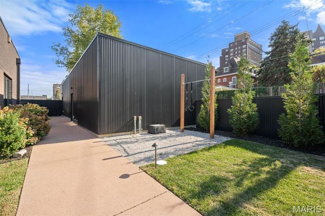3738 Olive Street, St Louis, MO 63108