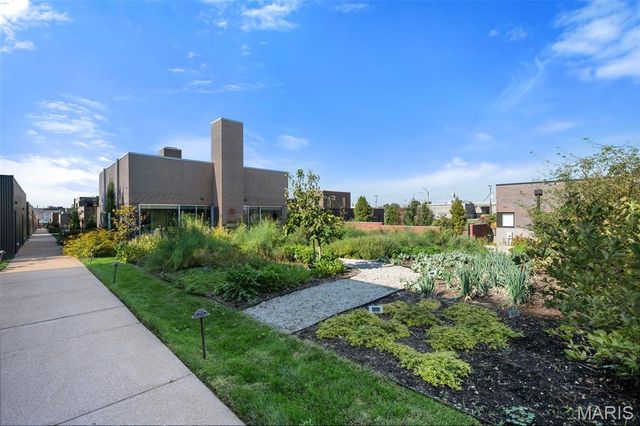 3738 Olive Street, St Louis, MO 63108