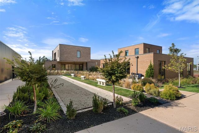 3738 Olive Street, St Louis, MO 63108