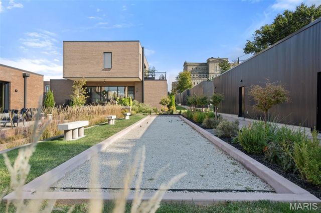 3738 Olive Street, St Louis, MO 63108