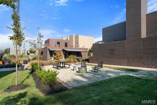 3738 Olive Street, St Louis, MO 63108