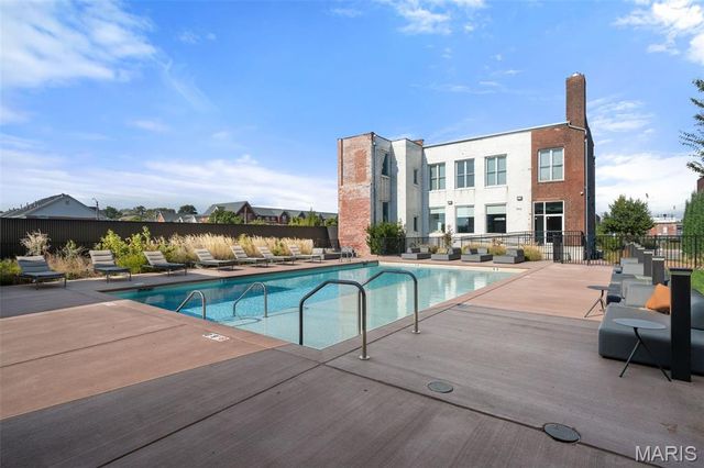 3738 Olive Street, St Louis, MO 63108
