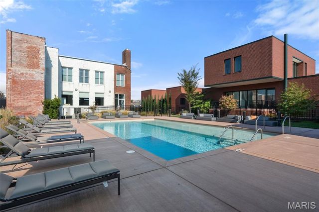 3738 Olive Street, St Louis, MO 63108