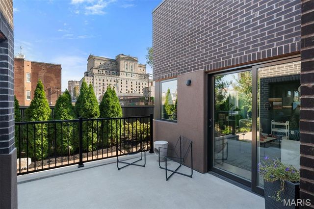 3738 Olive Street, St Louis, MO 63108