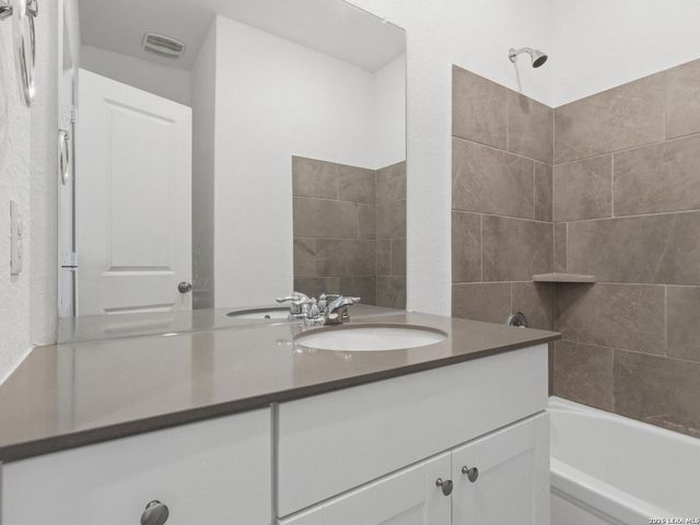 12914 Rosemary Bnd, St Hedwig, TX 78152