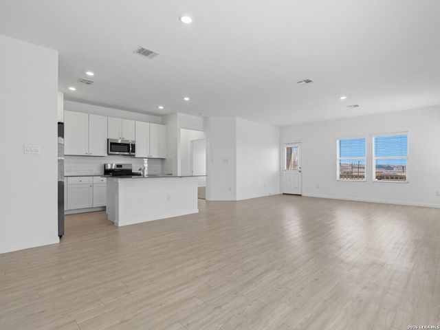 12914 Rosemary Bnd, St Hedwig, TX 78152