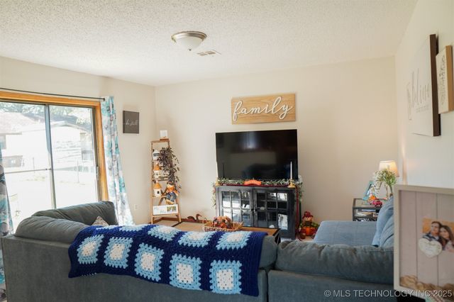 1003 E Maple Street, Fort Gibson, OK 74434