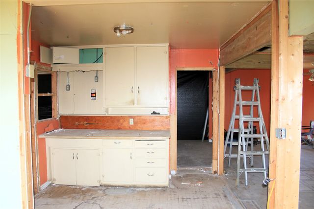 501 E Church Street, San Saba, TX 76877