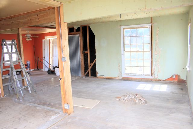 501 E Church Street, San Saba, TX 76877