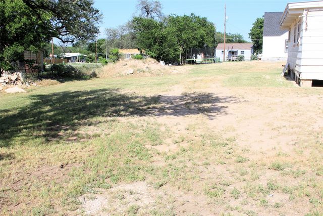 501 E Church Street, San Saba, TX 76877