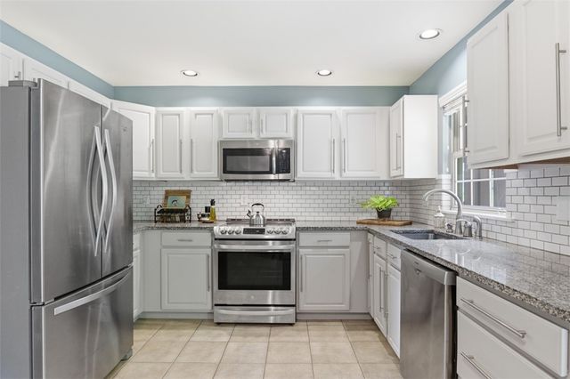 250 The Pines Dr., Scott Twp, PA 15243