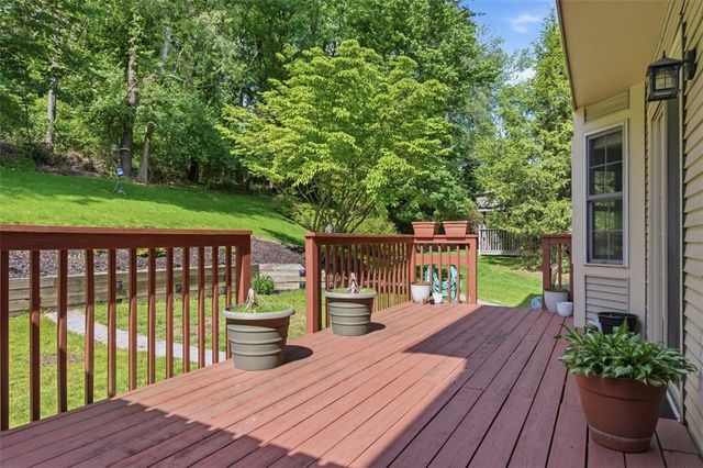 250 The Pines Dr., Scott Twp, PA 15243
