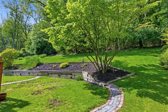 250 The Pines Dr., Scott Twp, PA 15243