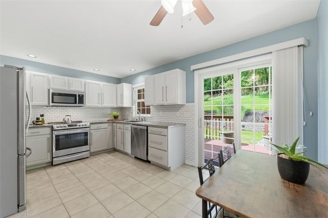 250 The Pines Dr., Scott Twp, PA 15243