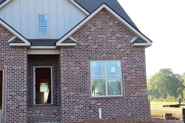 201 Harvest Moon Dr, Clarksville, TN 37043