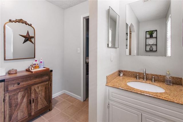 3828 Memorial Parkway NW, Kennesaw, GA 30152