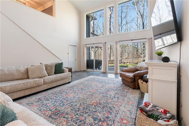 3828 Memorial Parkway NW, Kennesaw, GA 30152