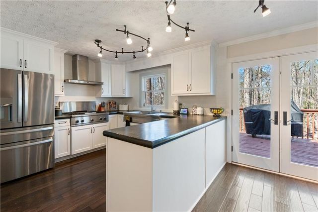 3828 Memorial Parkway NW, Kennesaw, GA 30152