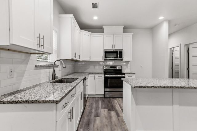 1221 W Johnson Street, Denison, TX 75020