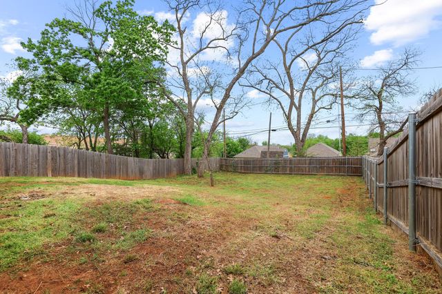 1221 W Johnson Street, Denison, TX 75020