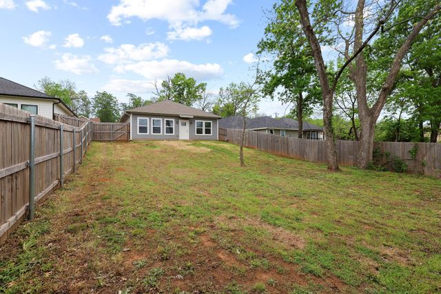 1221 W Johnson Street, Denison, TX 75020