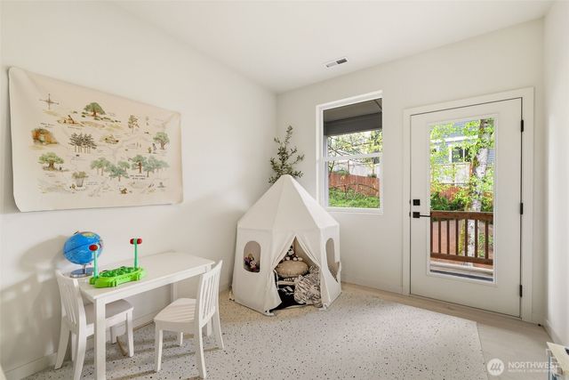 1050 NE 230th Avenue, Sammamish, WA 98074