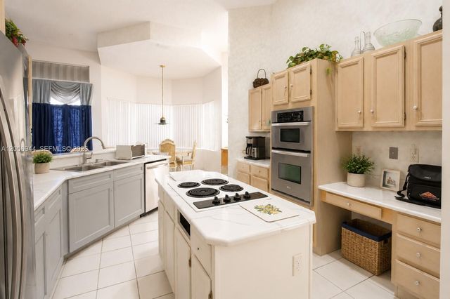 5111 NW 104th Ave, Coral Springs, FL 33076