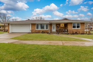 5549 W 102nd Street, Oak Lawn, IL 60453