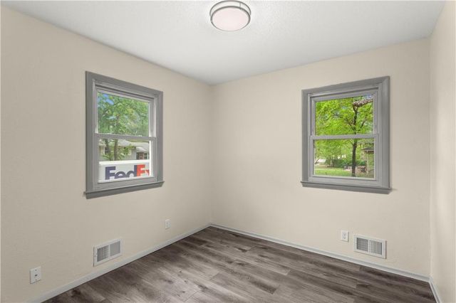 6905 E 136 Street, Grandview, MO 64030