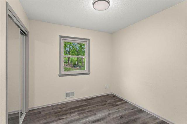 6905 E 136 Street, Grandview, MO 64030