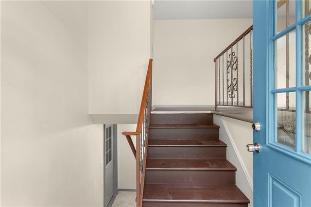 6905 E 136 Street, Grandview, MO 64030