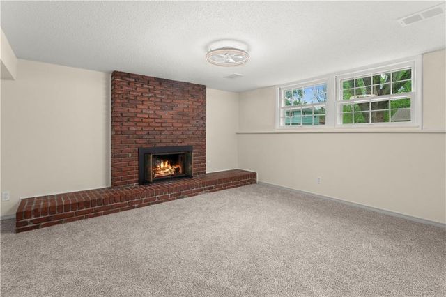 6905 E 136 Street, Grandview, MO 64030