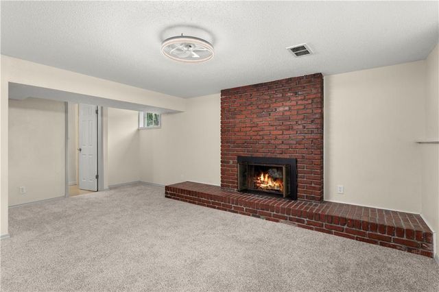 6905 E 136 Street, Grandview, MO 64030